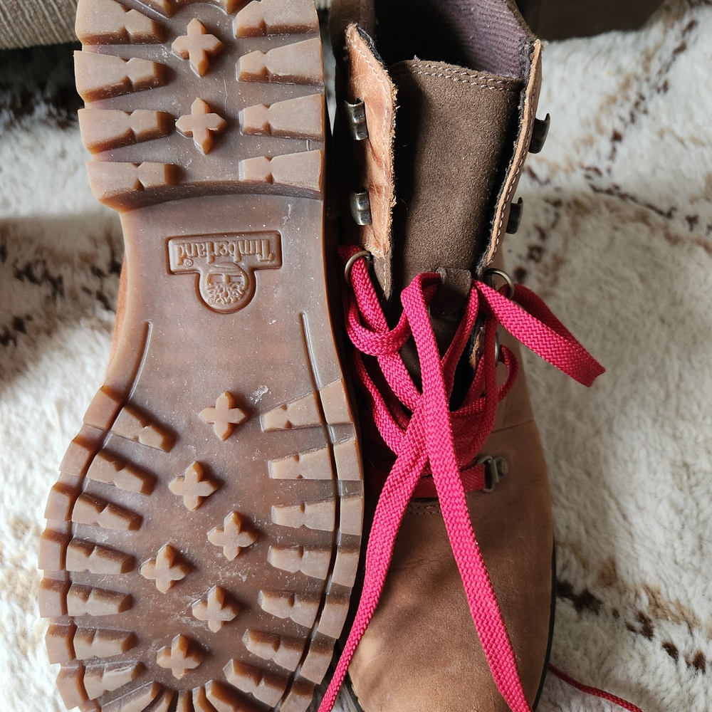 Timberland Brown Leather Boots with Red Laces - Picture 3 of 5